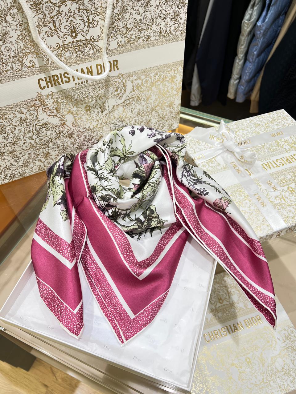 Foulard Christian Dior en Vrai Soie 90/90 cm