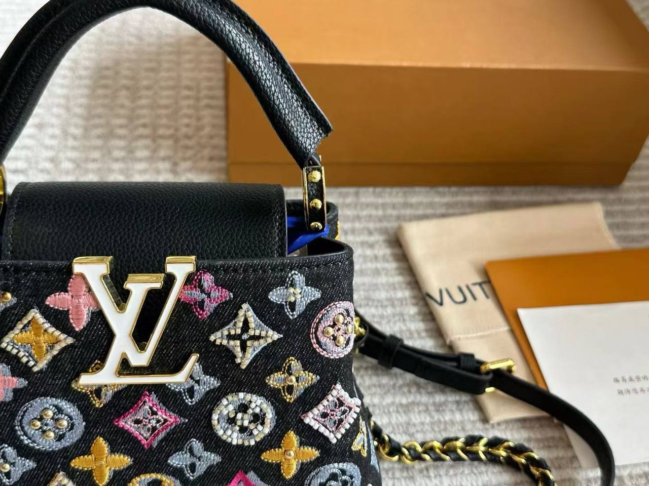 Sac Louis Vuitton Capucines Édition Monogram Bijoux