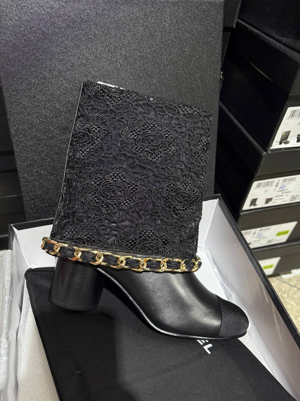 Bottine Chanel en Cuir et Dentelle