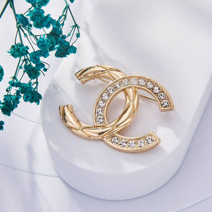 Une Selection de luxe de Broche Chanel Inoxydable